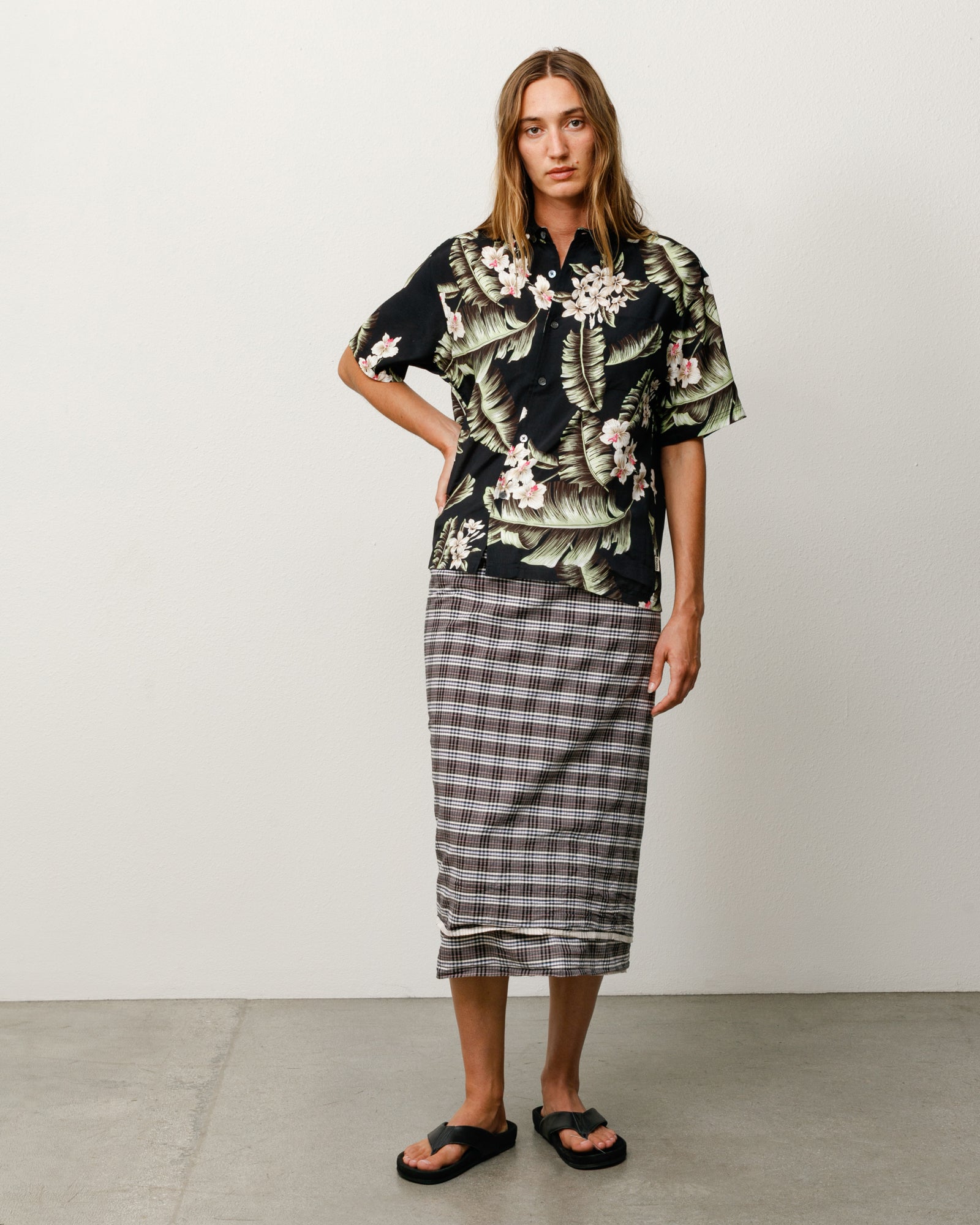 Hawaiian Floral Ss Shirt Unisex Short Sleeve In Black