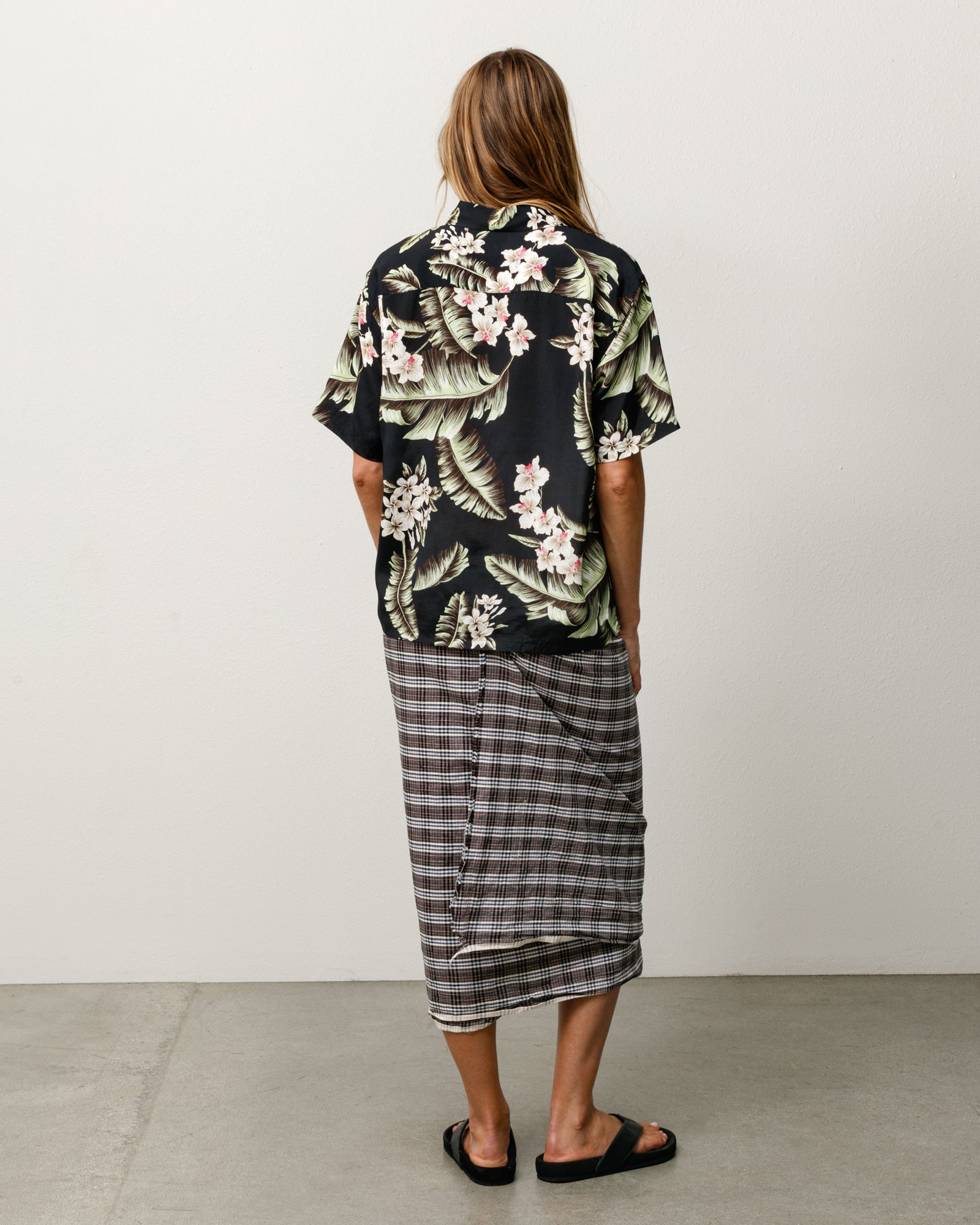 Hawaiian Floral Ss Shirt Unisex Short Sleeve In Black