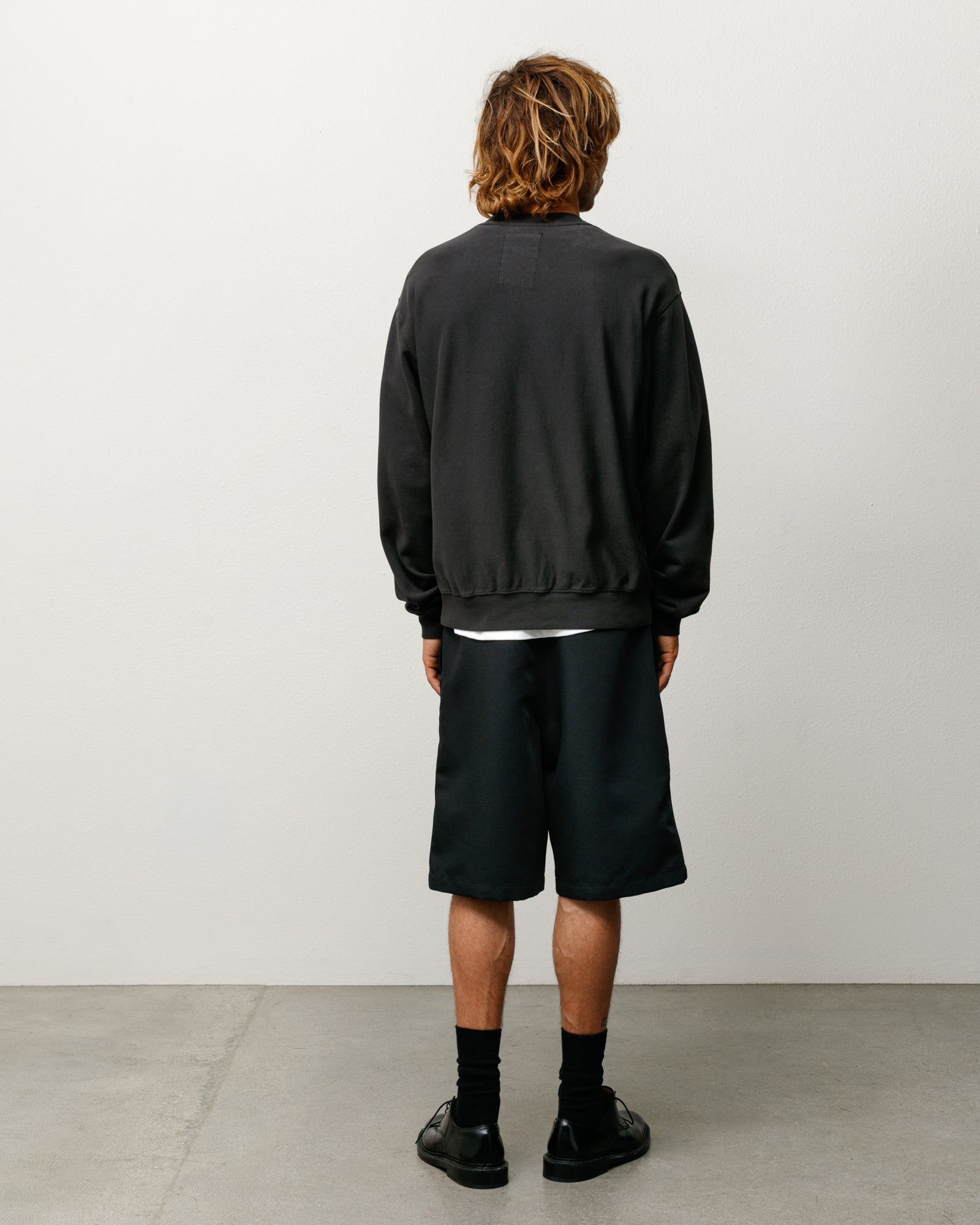 Baggy Beach Short Unisex Relaxed Knee-Length In Black, Back View On Model