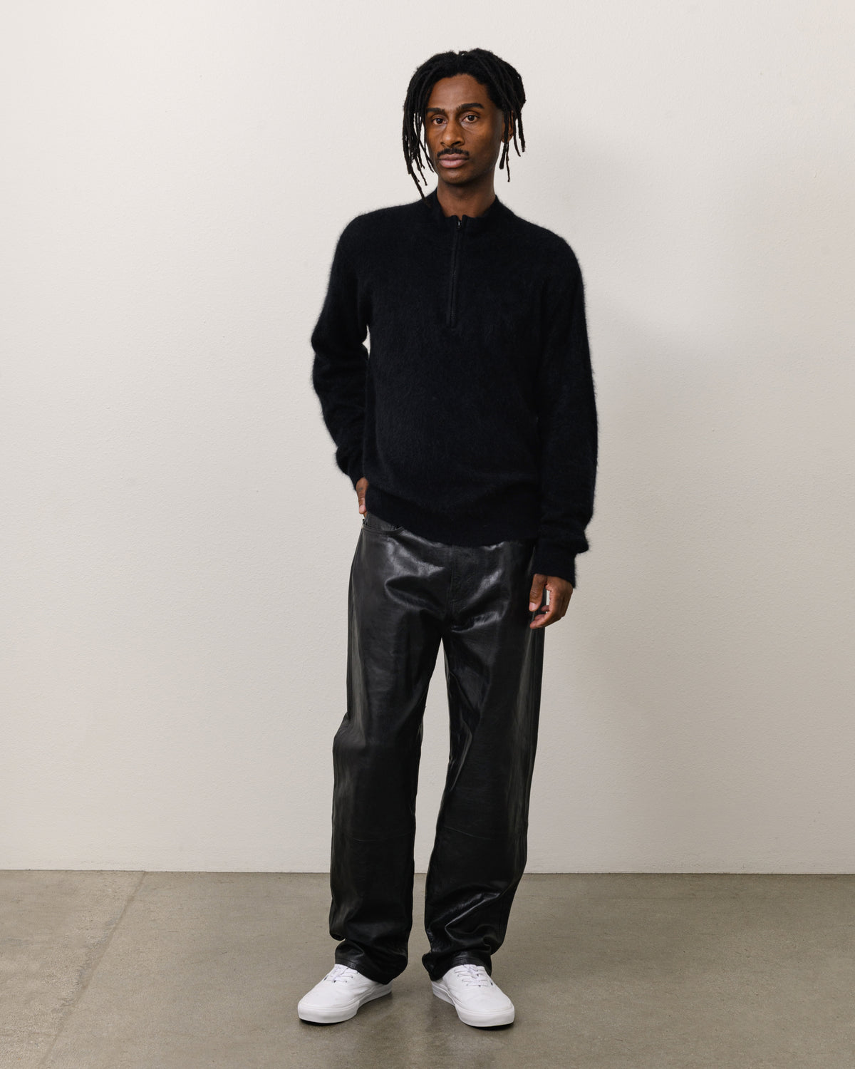 Brushed Cashmere Quarterzip Unisex Long Sleeve In Black