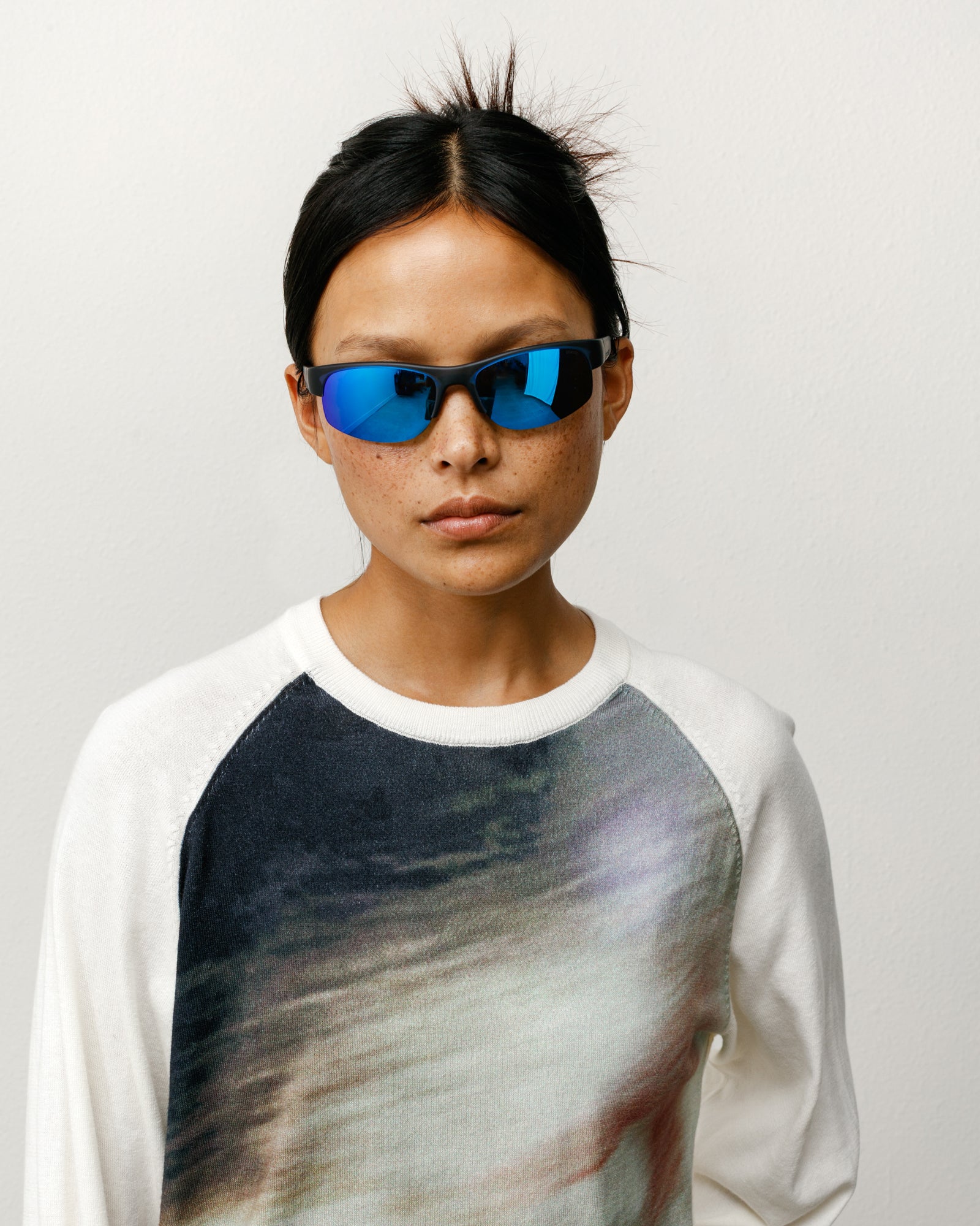 Hiro Sunglasses Unisex In Frost Black/blue Mirror Lens